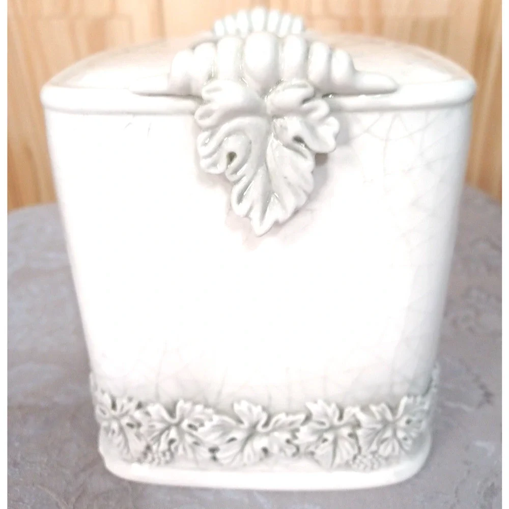 Croscill Tuscany Crackle Vine Glaze Earthenware Tissue Box Cover *CHIP